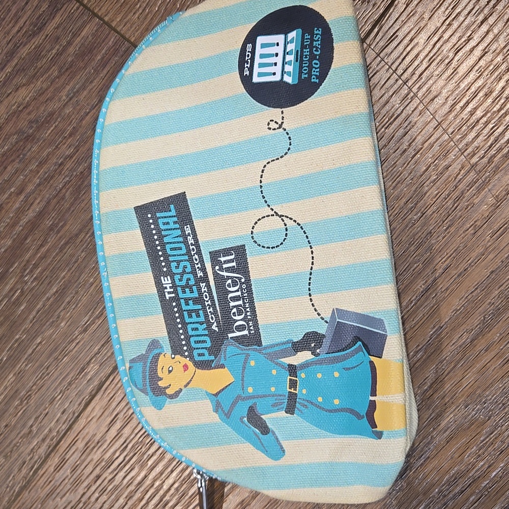 BENEFIT CANVAS MAKE UP BAG.   #7635